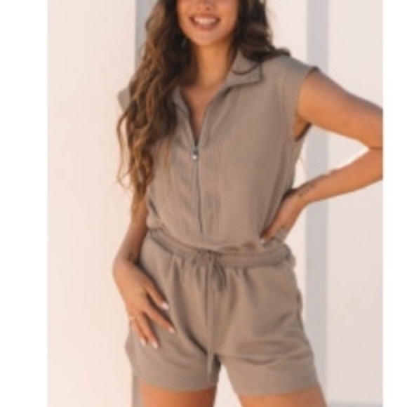 193 BOUTIQUE NWOT Tan Utility-Inspired Jumpsuit with Collared Neckline - Picture 1 of 1